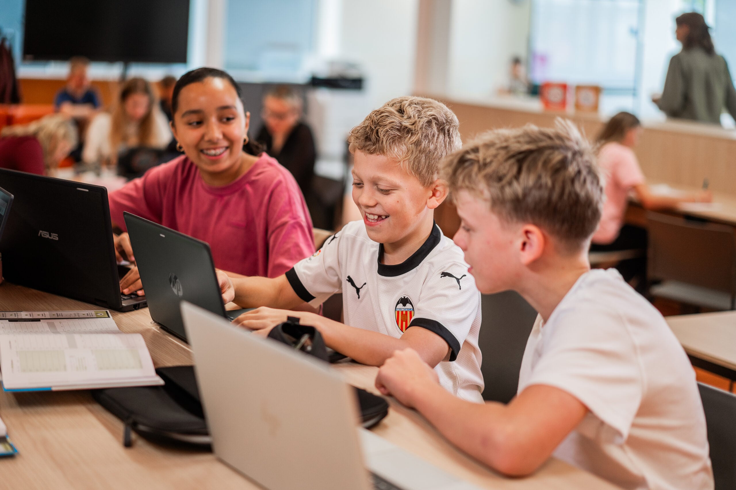 Afbeelding kinderen in klaslokaal
